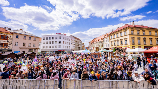 Májové slavnosti přinesou víno, hudbu i Majáles