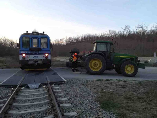 U Olbramovic se střetl vlak s traktorem