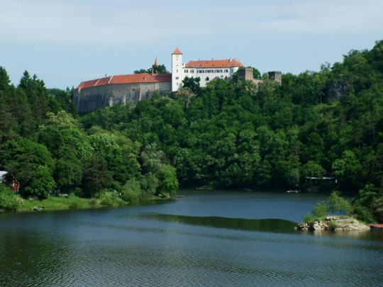 Z černé skvrny u Bítova se vyklubaly řasy, vyloučené nejsou ani sinice