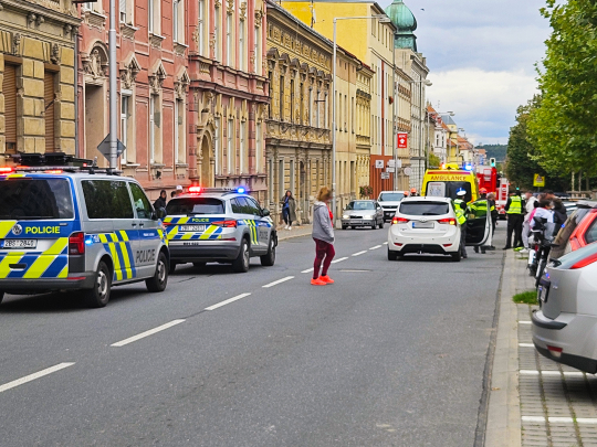 Ve Znojmě auto srazilo dítě, utrpělo lehké zranění