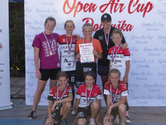 Z turnaje Open Air Cup Dobruška přivezla výprava TJ Znojmo LAUFEN CZ 4 cenné kovy!