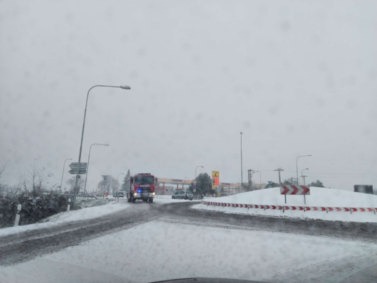 Sněhová kalamita komplikuje dopravu, dopravních nehod je o pětinu více než běžně