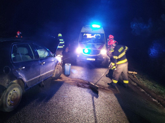 Dvě dopravní nehody během odpoledne: Jedna zraněná a statisícové škody
