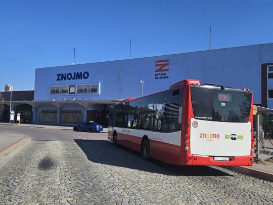 Ve Znojmě byl napaden řidič autobusu, útočník měl v krvi alkohol