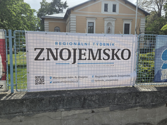 Z plotu SVČ zmizel už druhý banner Znojemska. Redakce se obrací na veřejnost i policii