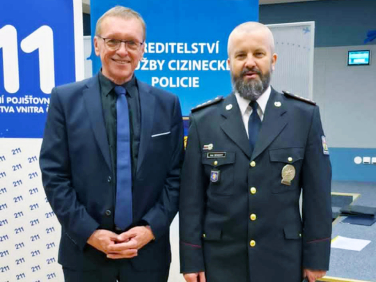 Cizinecká policie ocenila své nejlepší: Cenu za celoživotní přínos získal JUDr. Jaroslav Kejval