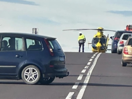 Vážná nehoda u Kasáren, ženu transportoval do Brna vrtulník