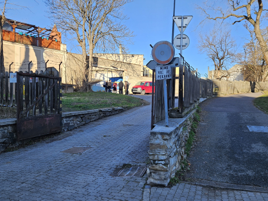 Anabáze přístupové cesty do Znojemské pekárny pokračuje