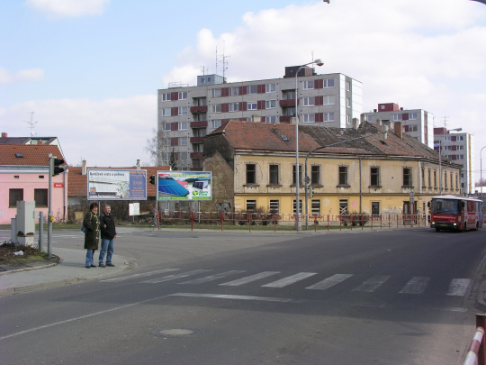 Nevýhodným prodejem město ztratilo lukrativní pozemek na Pražské ulici