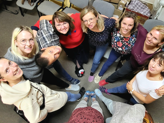 Koláč pro hospic: sladká pomoc a 10 let podpory rodinám