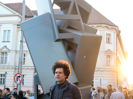 Pomník odbíjel poprvé