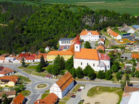 Díky opilým fachmanům Jevišovice slaví
