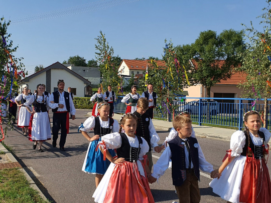 Bantické posvícení v křiváku a v barevných sukních