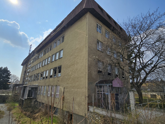 Požár nevyužívané budovy ČSAD: Policie má podezřelého
