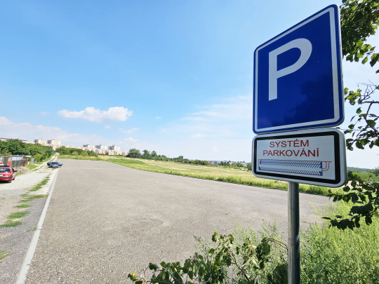 Město musí platit 600 000 korun za odstavnou plochu, která zeje prázdnotou