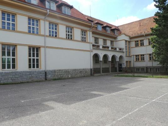Na vysoké škole najde bezpečné místo stovka uprchlíků