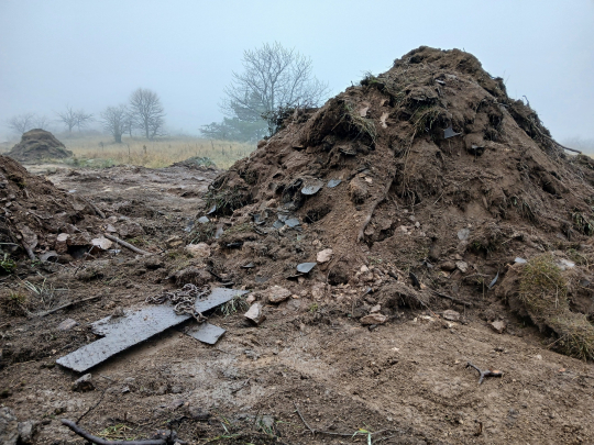 V Podyjí odkryli zapomenutou skládku z dob socialismu